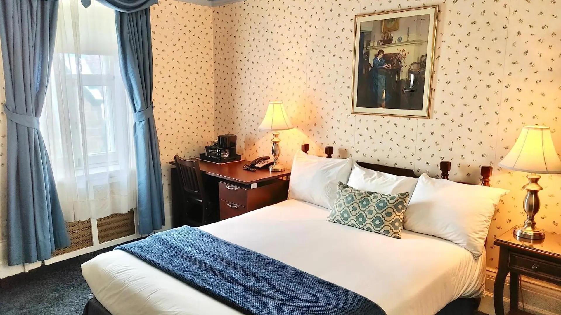 Le Chateau De Pierre Quebec City Hotel