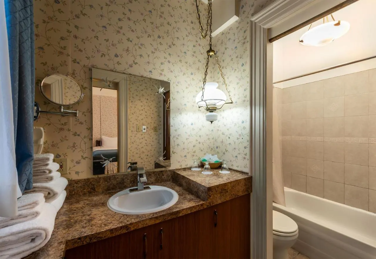 Le Chateau De Pierre Quebec City Hotel