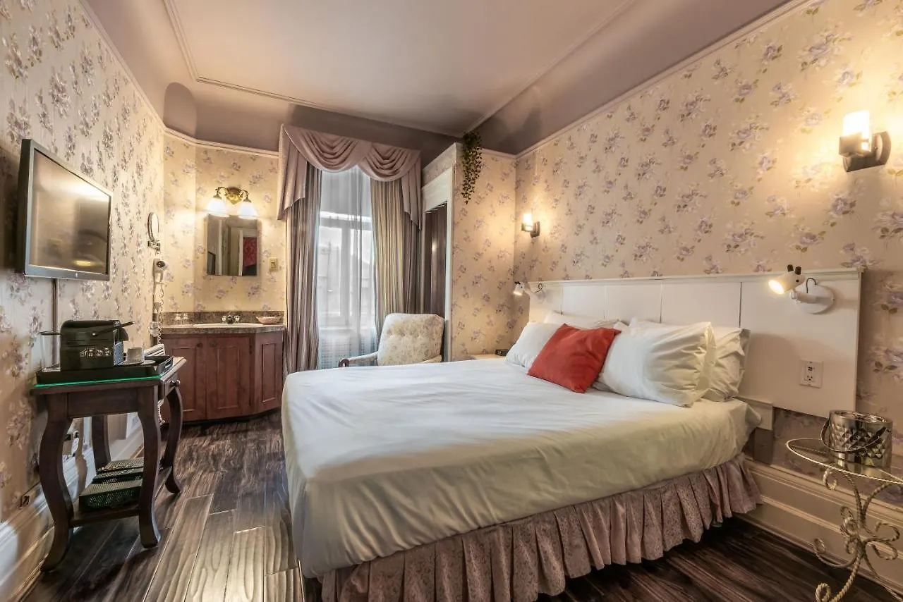 Le Chateau De Pierre Quebec City Hotel