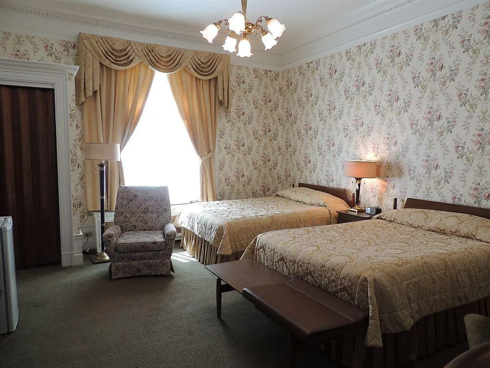 Le Chateau De Pierre Quebec City Hotel
